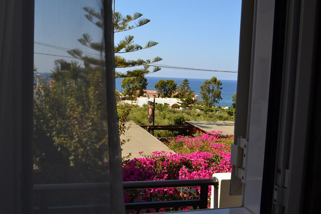 Kastro Apartments Panormos  Bilik gambar